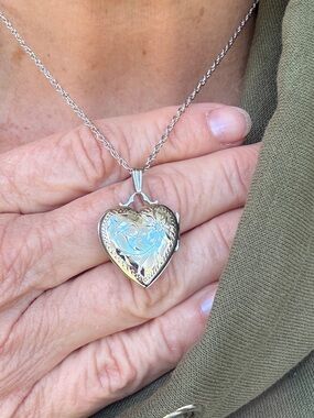 Heart Locket, Sterling Silver Necklace
Beautiful Polished Finish,
Flower etched
